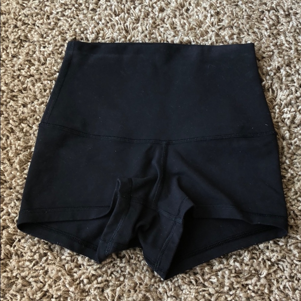 black lulu lemon foldable shorts
